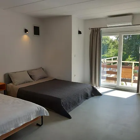 Apartman Fully Renovated Stinjan Near The