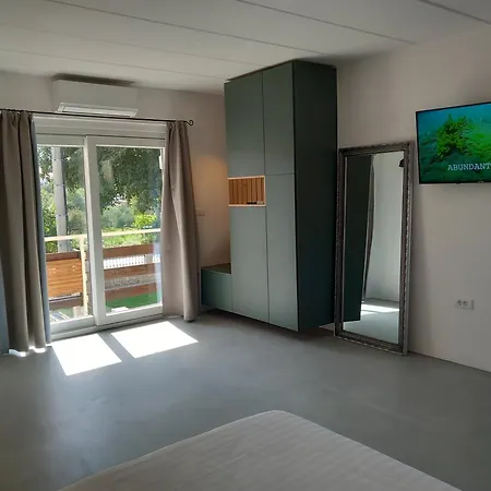 Apartman Fully Renovated Stinjan Near The Póla